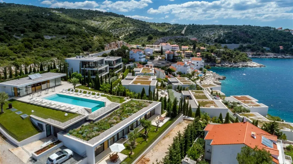 Air-Conditioned 2-Bedroom Apartment in Primošten
