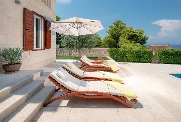 4-Bedroom Villa with Heated Pool in Splitska