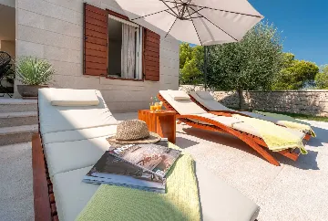 4-Bedroom Villa with Heated Pool in Splitska