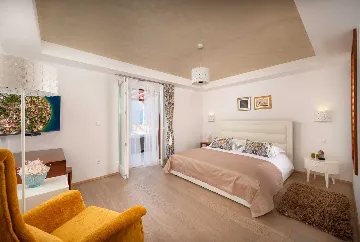 4-Bedroom Villa with Heated Pool in Splitska