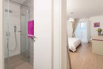 4-Bedroom Villa with Heated Pool in Splitska