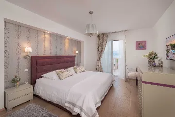 4-Bedroom Villa with Heated Pool in Splitska