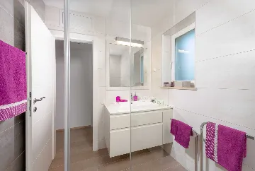 4-Bedroom Villa with Heated Pool in Splitska