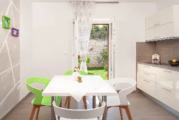 4-Bedroom Villa with Heated Pool in Splitska