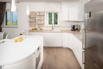 4-Bedroom Villa with Heated Pool in Splitska