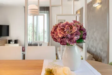 4-Bedroom Villa with Heated Pool in Splitska