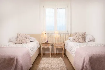 4-Bedroom Villa with Heated Pool in Splitska