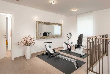 4-Bedroom Villa with Heated Pool in Splitska