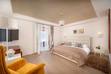 4-Bedroom Villa with Heated Pool in Splitska