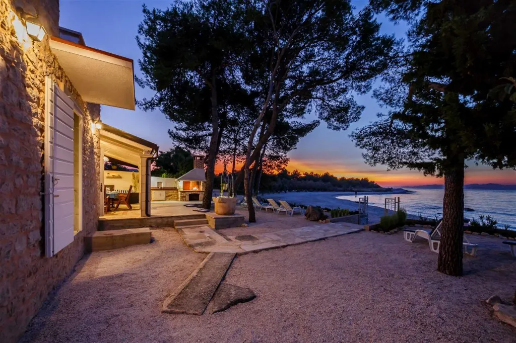 Stone Villa for 4–5 Guests in Supetar (Mirca)