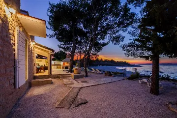 Stone Villa for 4–5 Guests in Supetar (Mirca)