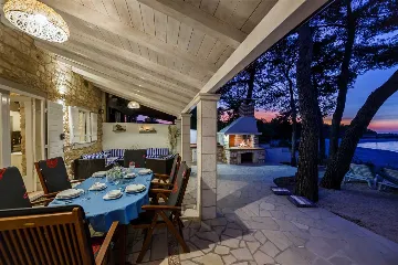 Stone Villa for 4–5 Guests in Supetar (Mirca)