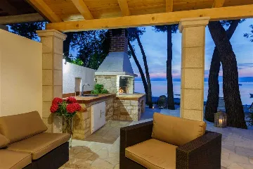 Stone Villa for 4–5 Guests in Supetar (Mirca)