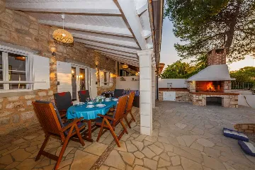 Stone Villa for 4–5 Guests in Supetar (Mirca)
