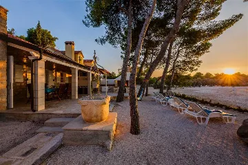 Stone Villa for 4–5 Guests in Supetar (Mirca)