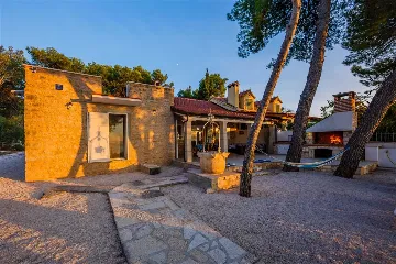 Stone Villa for 4–5 Guests in Supetar (Mirca)