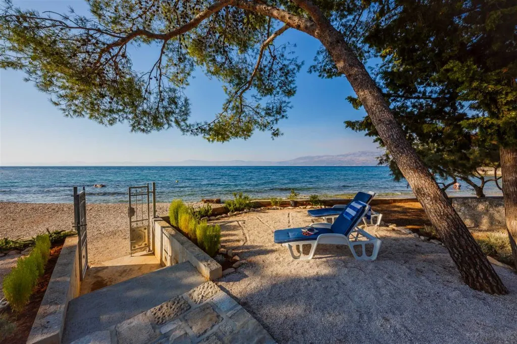 Stone Villa for 4–5 Guests in Supetar (Mirca)