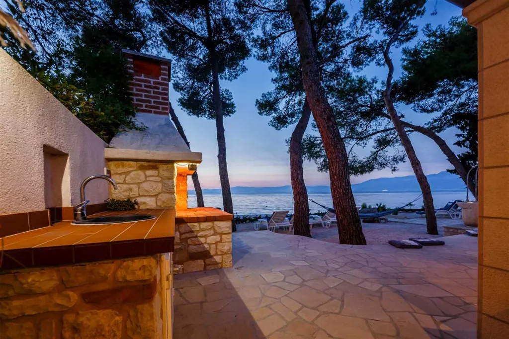 Stone Villa for 4–5 Guests in Supetar (Mirca)
