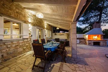Stone Villa for 4–5 Guests in Supetar (Mirca)