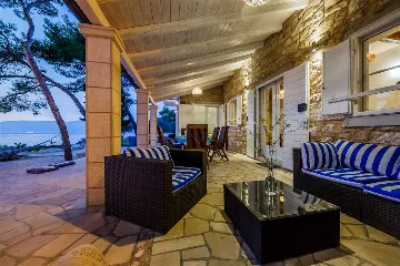Stone Villa for 4–5 Guests in Supetar (Mirca)