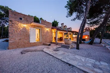 Stone Villa for 4–5 Guests in Supetar (Mirca)