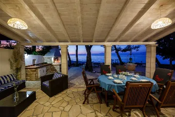 Stone Villa for 4–5 Guests in Supetar (Mirca)