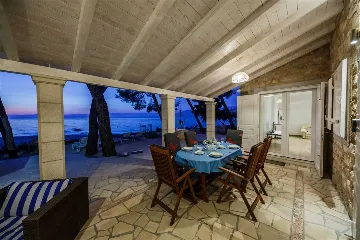 Stone Villa for 4–5 Guests in Supetar (Mirca)