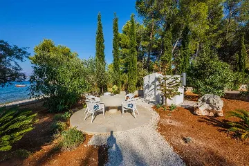 Stone Villa for 4–5 Guests in Supetar (Mirca)