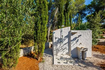 Stone Villa for 4–5 Guests in Supetar (Mirca)