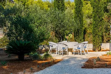Stone Villa for 4–5 Guests in Supetar (Mirca)
