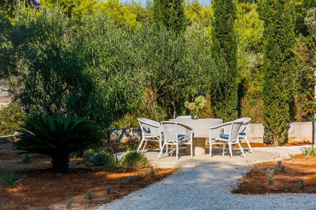 Stone Villa for 4–5 Guests in Supetar (Mirca)