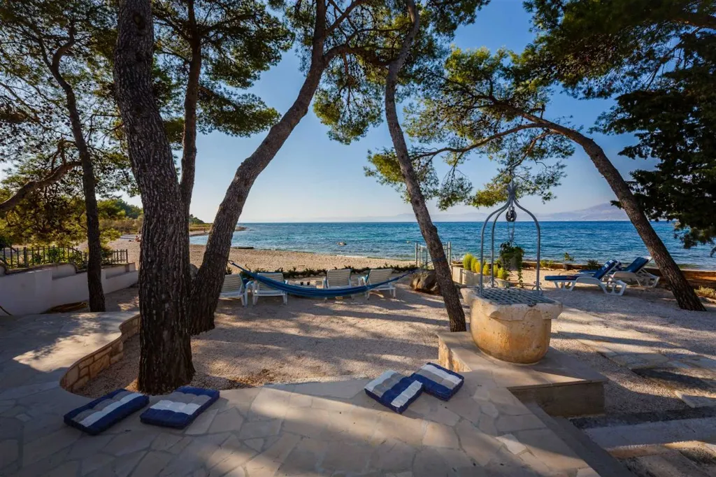 Stone Villa for 4–5 Guests in Supetar (Mirca)