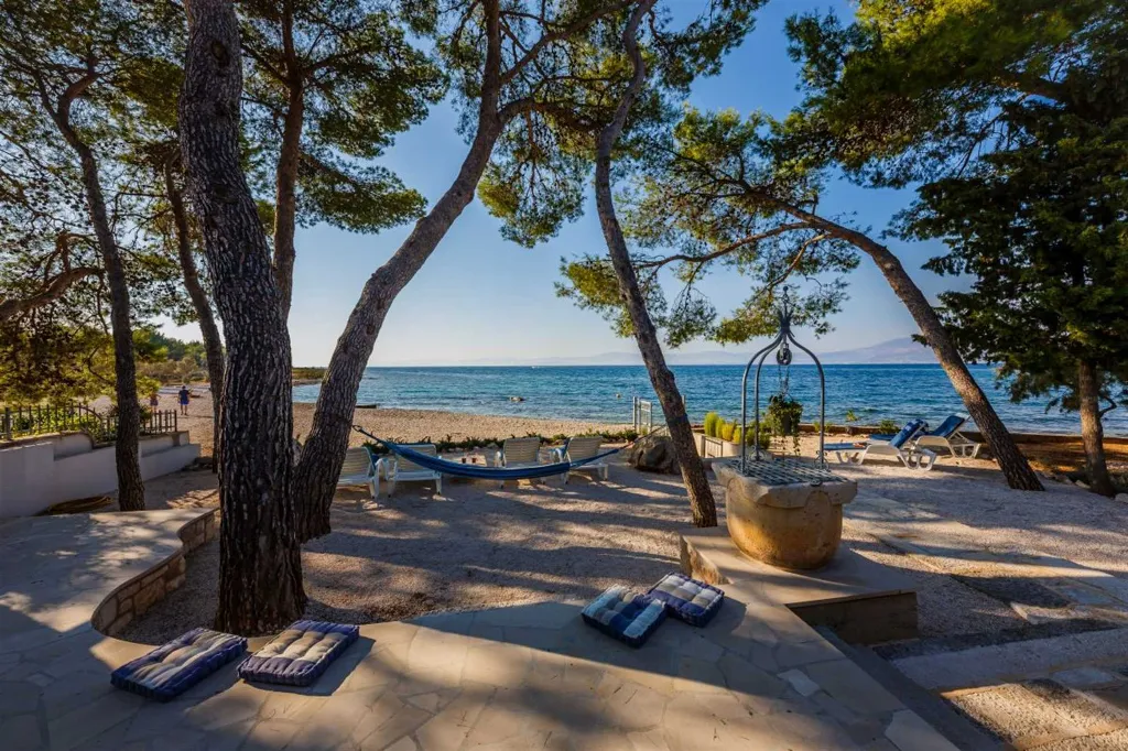 Stone Villa for 4–5 Guests in Supetar (Mirca)