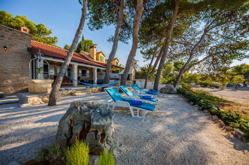 Stone Villa for 4–5 Guests in Supetar (Mirca)