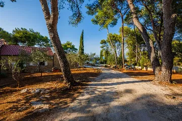 Stone Villa for 4–5 Guests in Supetar (Mirca)