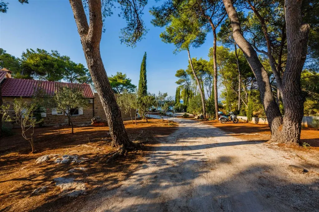 Stone Villa for 4–5 Guests in Supetar (Mirca)