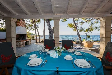 Stone Villa for 4–5 Guests in Supetar (Mirca)