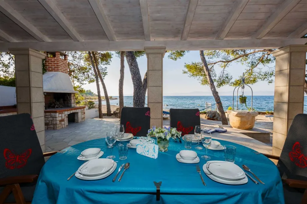 Stone Villa for 4–5 Guests in Supetar (Mirca)