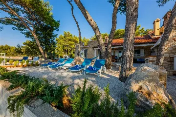 Stone Villa for 4–5 Guests in Supetar (Mirca)