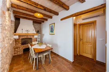 Stone Villa for 4–5 Guests in Supetar (Mirca)