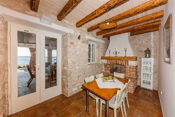 Stone Villa for 4–5 Guests in Supetar (Mirca)