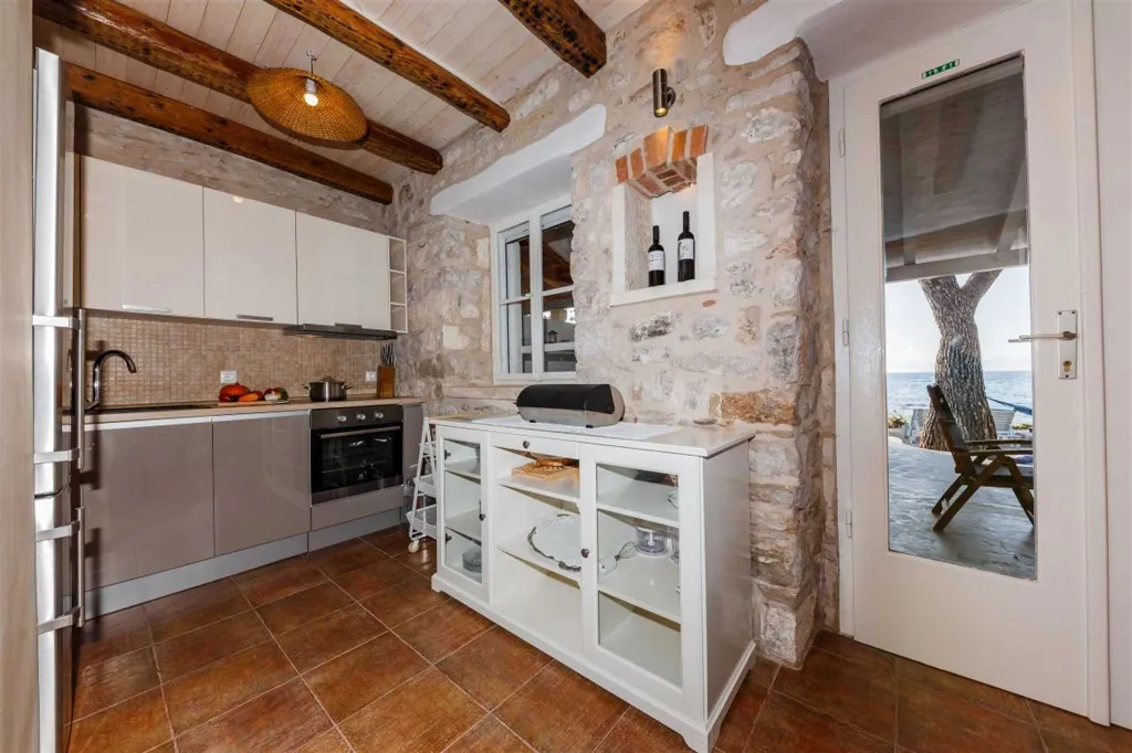 Stone Villa for 4–5 Guests in Supetar (Mirca)