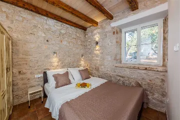 Stone Villa for 4–5 Guests in Supetar (Mirca)