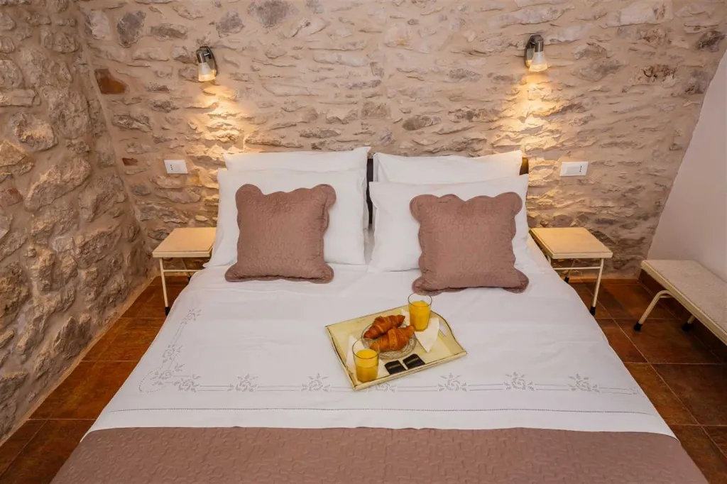 Stone Villa for 4–5 Guests in Supetar (Mirca)