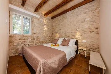 Stone Villa for 4–5 Guests in Supetar (Mirca)
