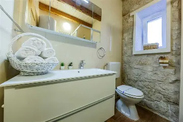 Stone Villa for 4–5 Guests in Supetar (Mirca)