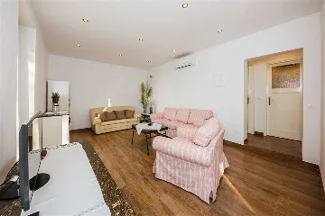 Stone Villa for 4–5 Guests in Supetar (Mirca)