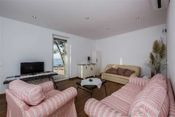 Stone Villa for 4–5 Guests in Supetar (Mirca)