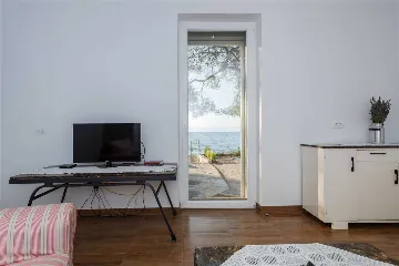 Stone Villa for 4–5 Guests in Supetar (Mirca)