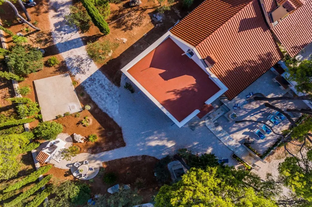 Stone Villa for 4–5 Guests in Supetar (Mirca)